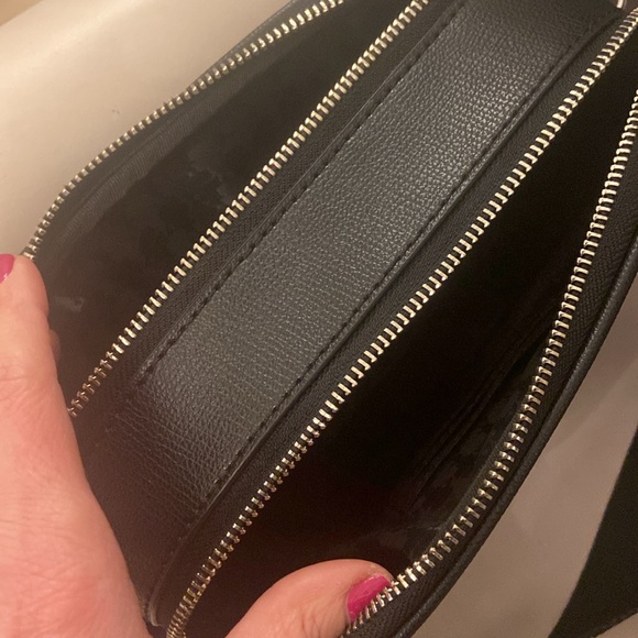 Karl Lagerfeld crossbody bag. - Picture 7 of 8